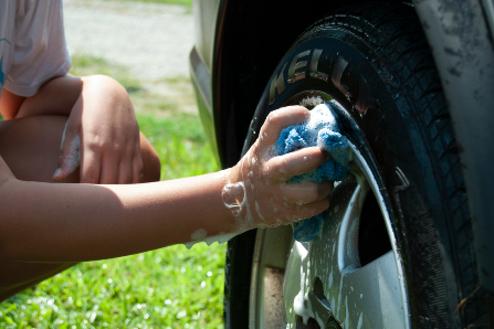 Washing a car wheel