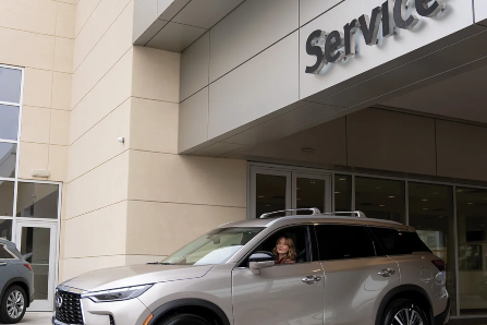 INFINITI SUV at Service Center