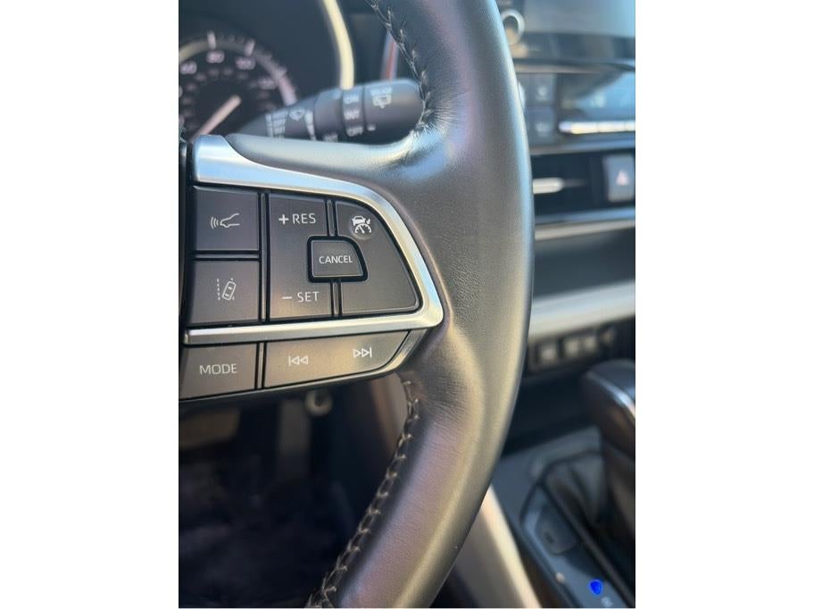 2021 Toyota Highlander XLE Sport Utility 4D