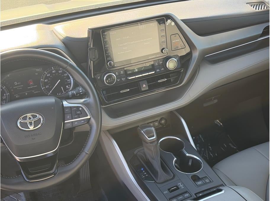 2021 Toyota Highlander XLE Sport Utility 4D