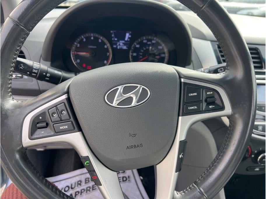 2013 Hyundai Accent SE Hatchback 4D