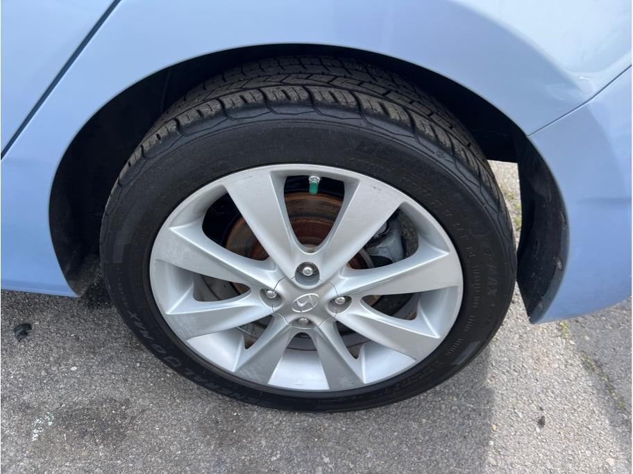 2013 Hyundai Accent SE Hatchback 4D