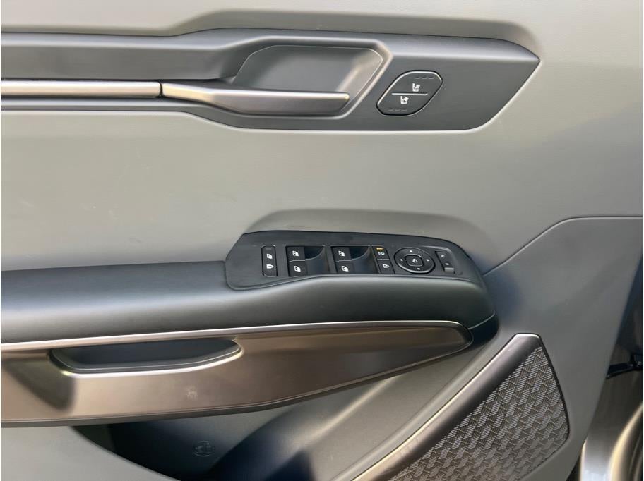 2024 Kia EV9 Light Long Range Sport Utility 4D