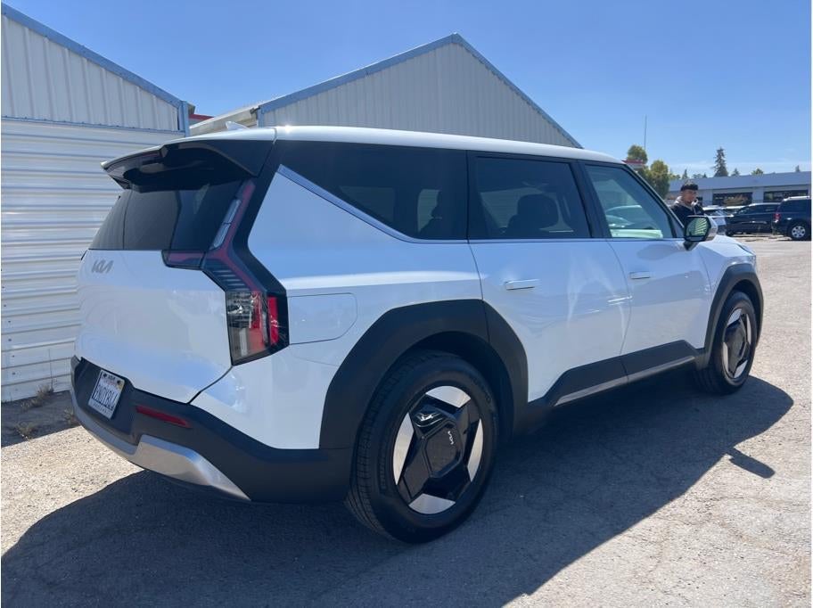 2024 Kia EV9 Light Long Range Sport Utility 4D