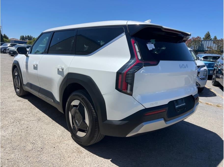 2024 Kia EV9 Light Long Range Sport Utility 4D