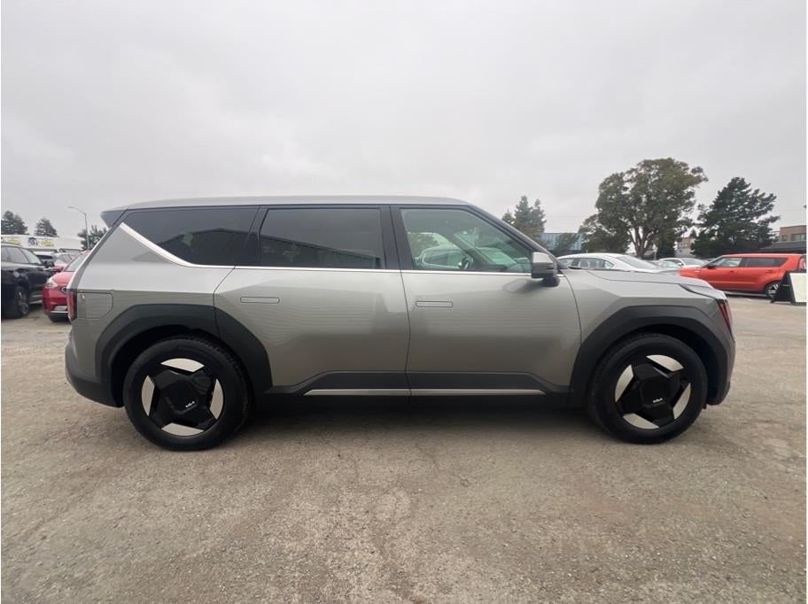 2024 Kia EV9 Light Long Range Sport Utility 4D