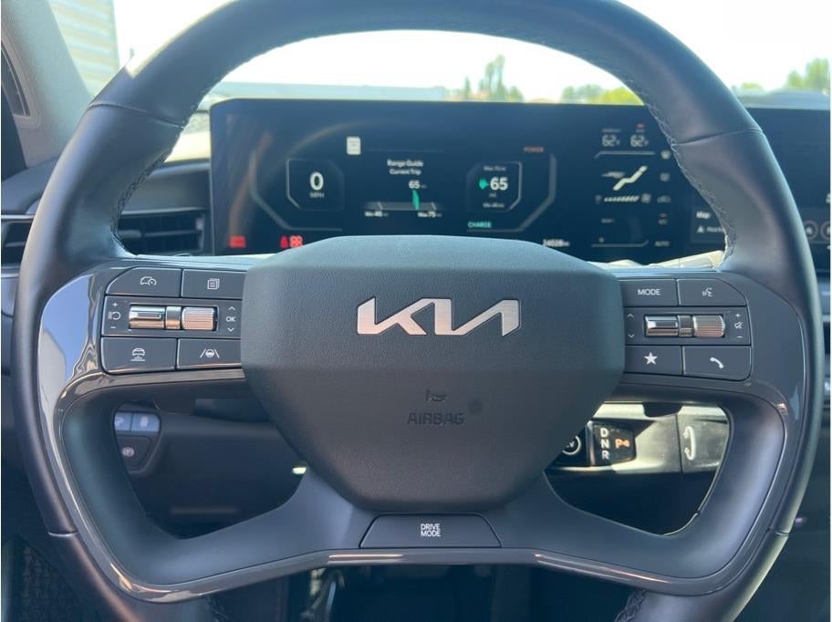 2024 Kia EV9 Light Long Range Sport Utility 4D