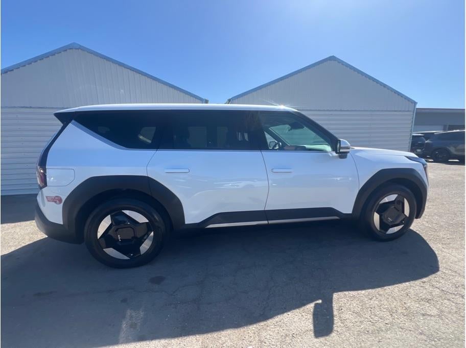 2024 Kia EV9 Light Long Range Sport Utility 4D
