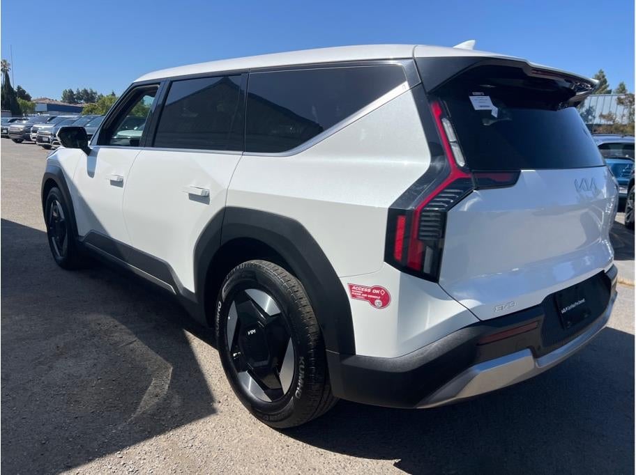 2024 Kia EV9 Light Long Range Sport Utility 4D