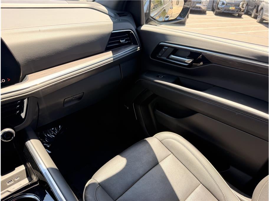2025 Chevrolet Suburban Premier Sport Utility 4D