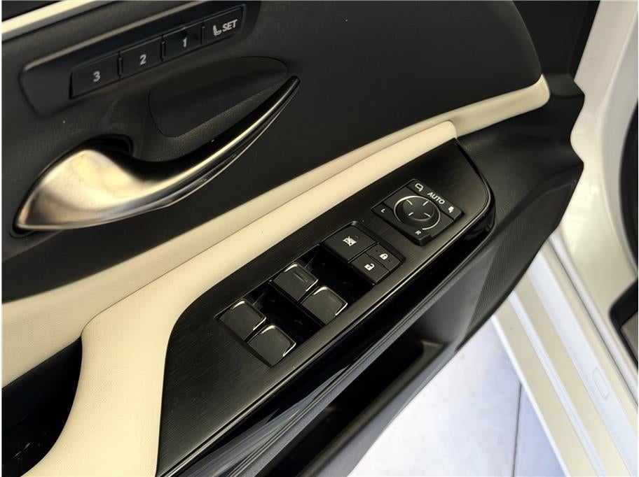 2025 Lexus ES ES 300h Sedan 4D
