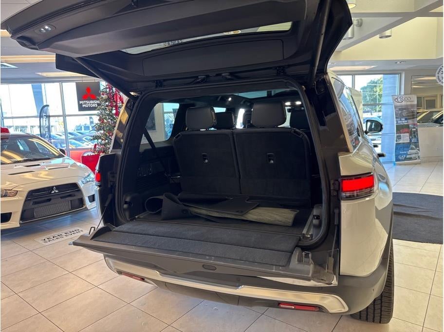 2024 Rivian R1S Dual Large Sport Utility 4D