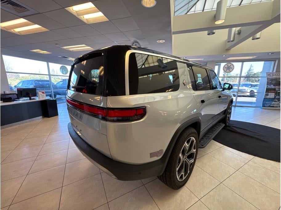 2024 Rivian R1S Dual Large Sport Utility 4D