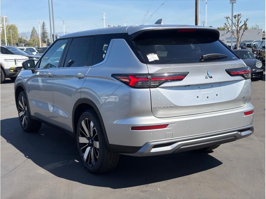 2025 Mitsubishi Outlander SE Sport Utility 4D