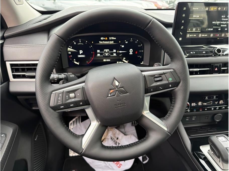 2025 Mitsubishi Outlander SEL Sport Utility 4D