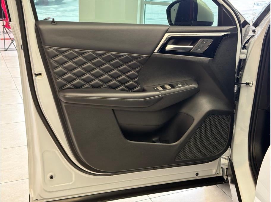 2023 Mitsubishi Outlander PHEV SEL Sport Utility 4D