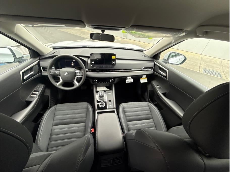 2025 Mitsubishi Outlander PHEV SE