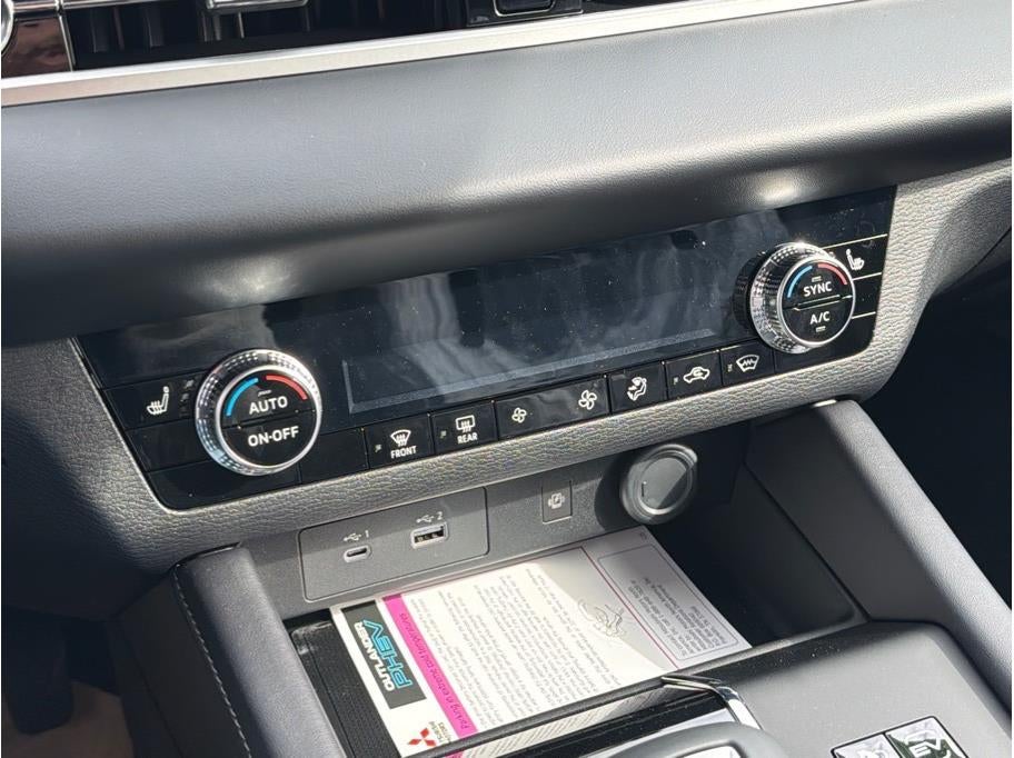 2025 Mitsubishi Outlander PHEV SE