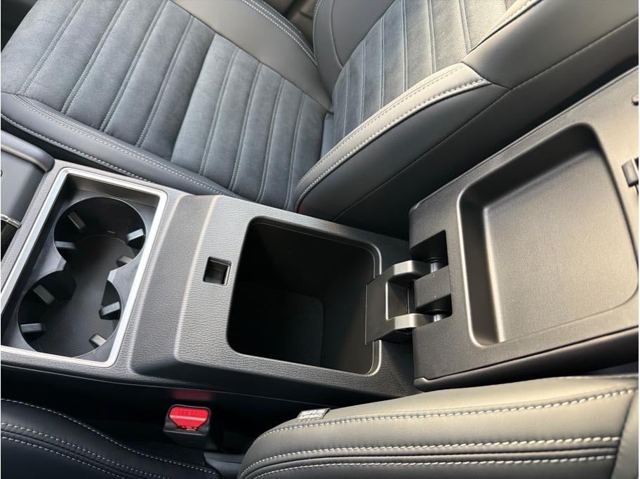 2025 Mitsubishi Outlander PHEV SE