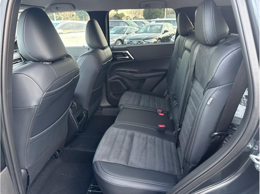 2025 Mitsubishi Outlander PHEV SE