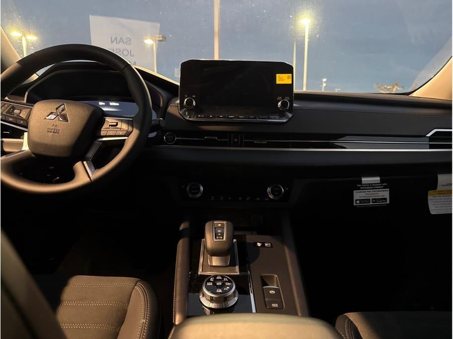 2025 Mitsubishi Outlander PHEV SE