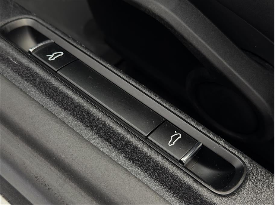 2019 Porsche 718 Boxster Roadster 2D