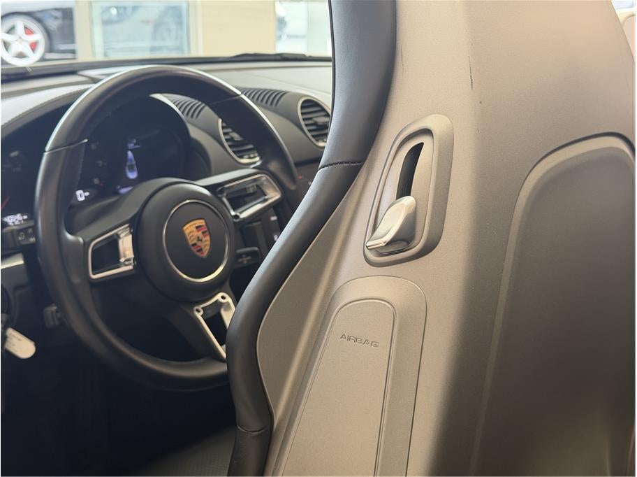 2019 Porsche 718 Boxster Roadster 2D