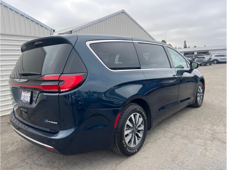 2023 Chrysler Pacifica Hybrid Touring L Van 4D