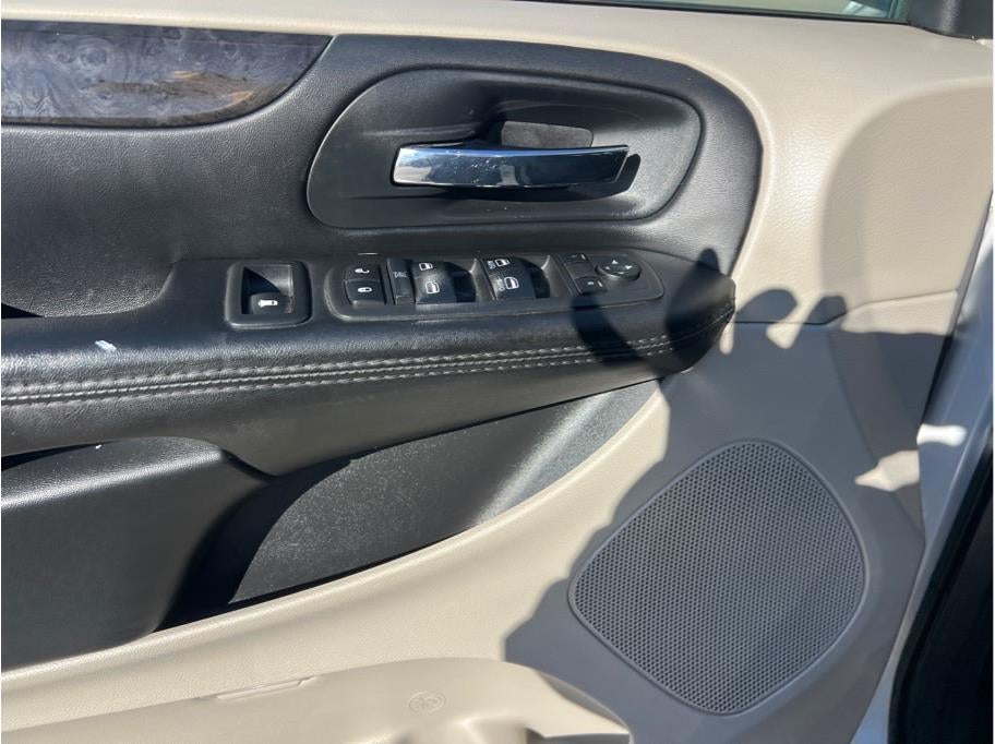 2017 Dodge Grand Caravan Passenger SE Minivan 4D