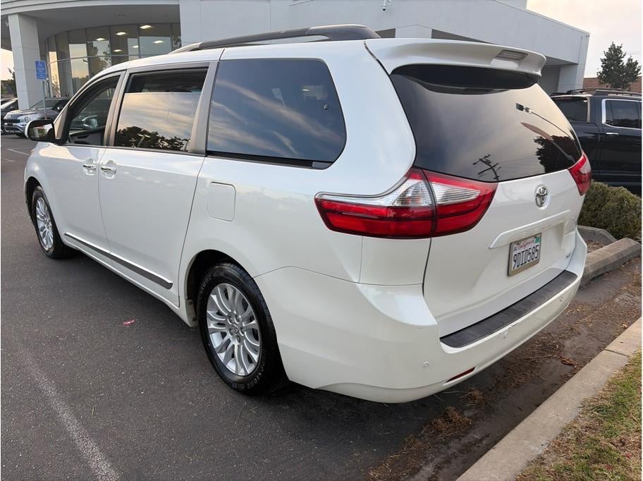 2015 Toyota Sienna XLE Minivan 4D