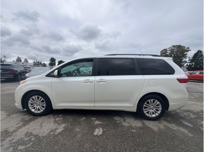 2016 Toyota Sienna XLE Minivan 4D