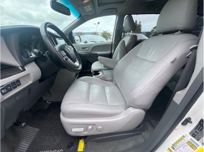 2016 Toyota Sienna XLE Minivan 4D