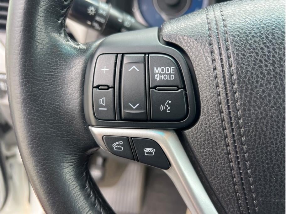 2016 Toyota Sienna XLE Minivan 4D