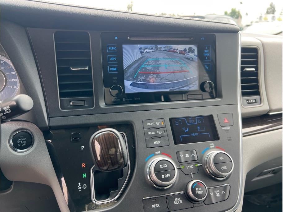 2016 Toyota Sienna XLE Minivan 4D