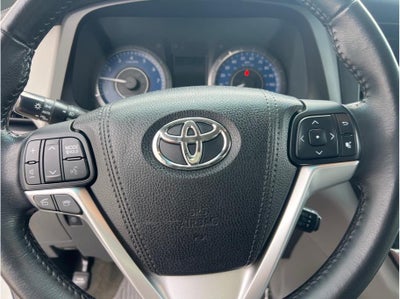 2016 Toyota Sienna XLE Minivan 4D