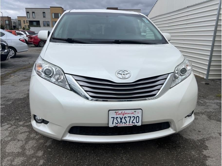 2016 Toyota Sienna XLE Minivan 4D