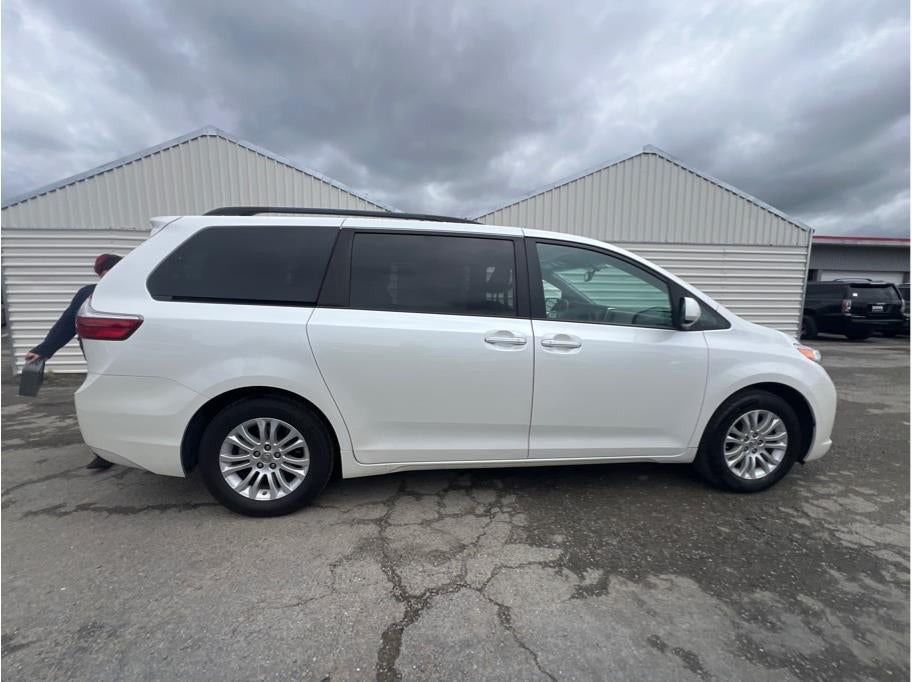 2016 Toyota Sienna XLE Minivan 4D