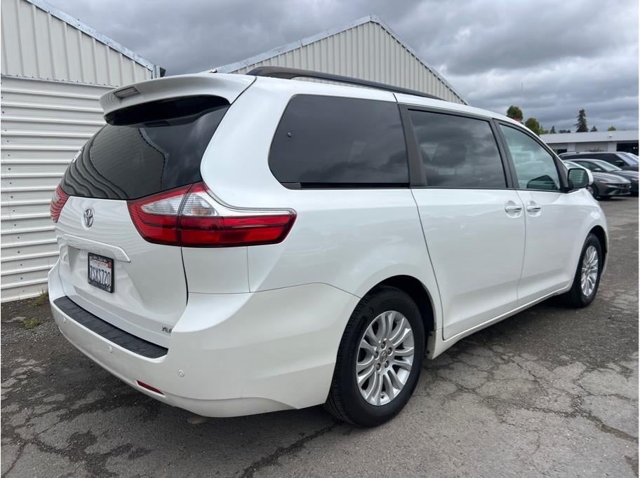 2016 Toyota Sienna XLE Minivan 4D