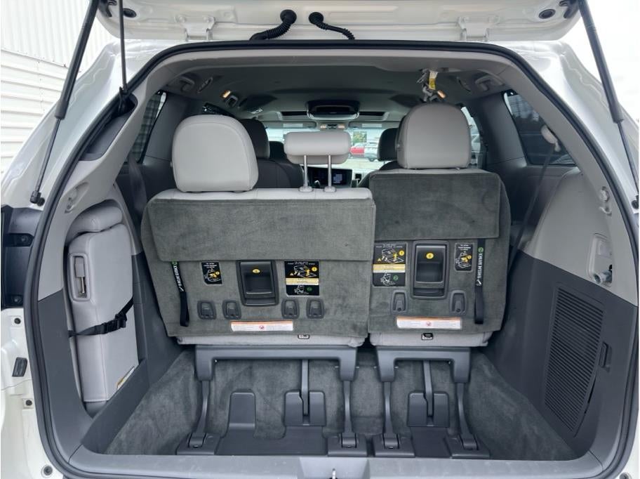 2016 Toyota Sienna XLE Minivan 4D