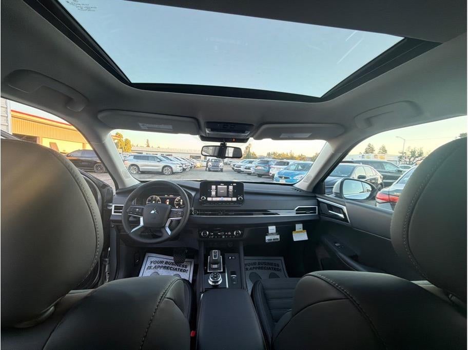 2025 Mitsubishi Outlander PHEV SE Tech Package