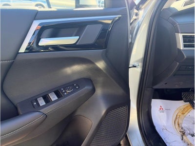 2025 Mitsubishi Outlander PHEV SE Tech Package