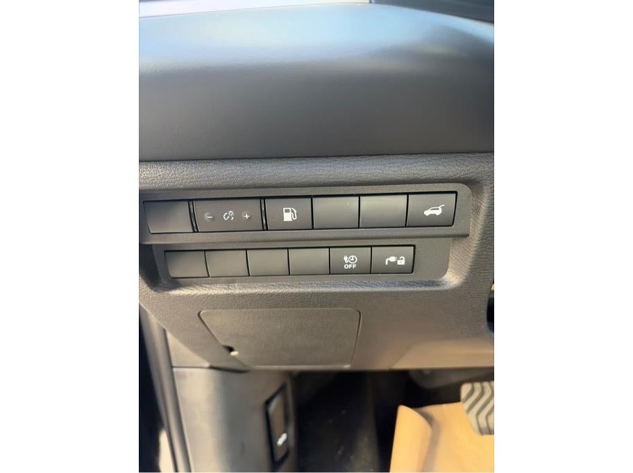 2025 Mitsubishi Outlander PHEV SE Tech Package