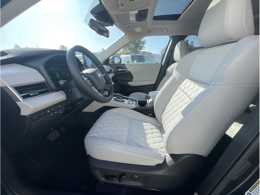 2025 Mitsubishi Outlander PHEV SEL