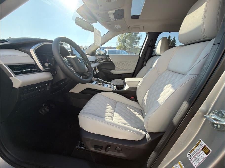 2025 Mitsubishi Outlander PHEV SEL