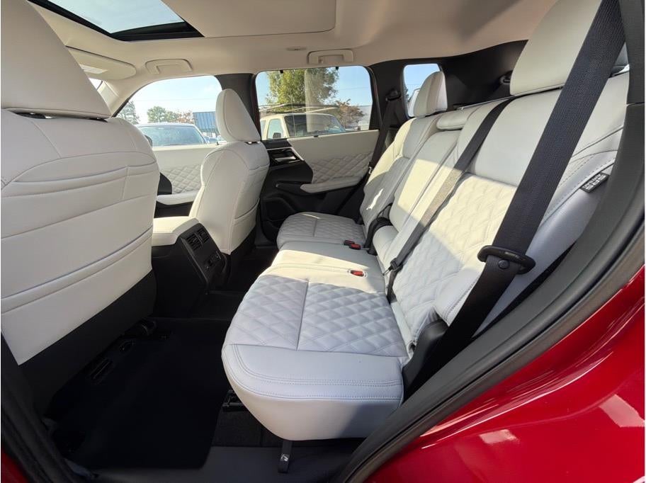 2025 Mitsubishi Outlander PHEV SEL