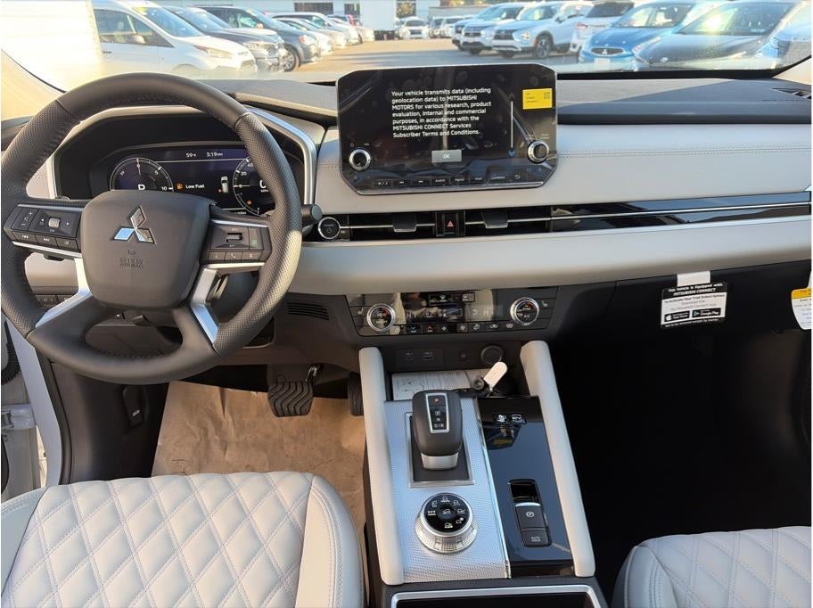 2025 Mitsubishi Outlander PHEV SEL