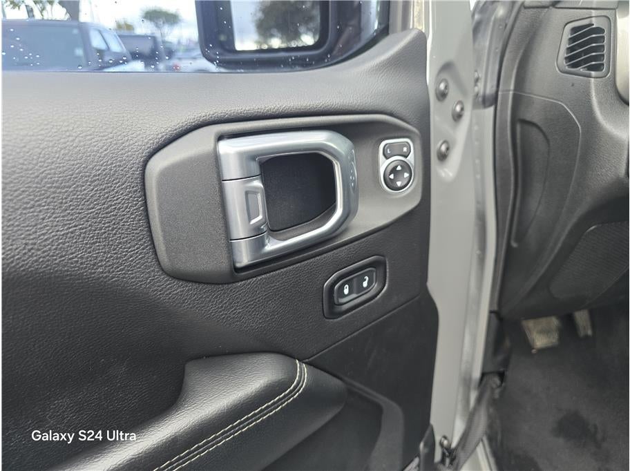 2020 Jeep Gladiator Overland Pickup 4D 5 ft