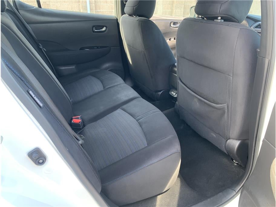 2022 Nissan LEAF SV Hatchback 4D