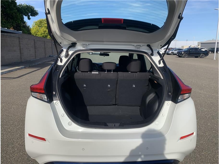 2022 Nissan LEAF SV Hatchback 4D