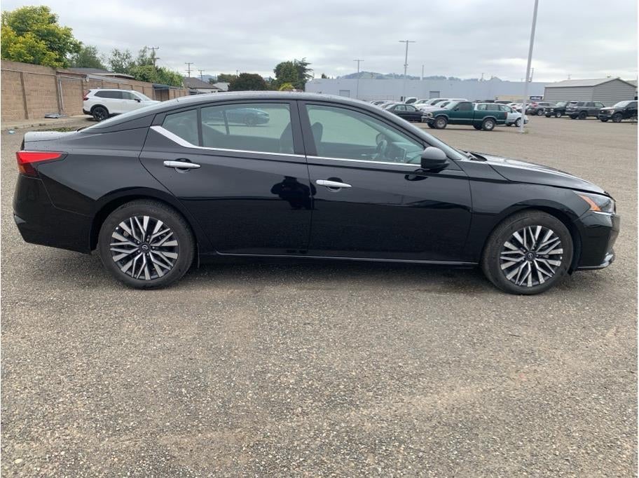 2025 Nissan Altima 2.5 SV Sedan 4D